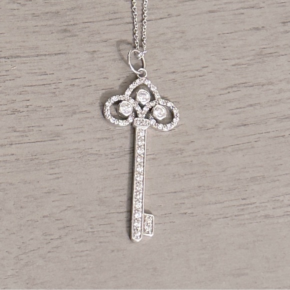 Silver Key Pendant Necklace - Picture 1 of 2